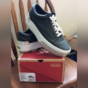 Vans Stacked in Leather Size 10